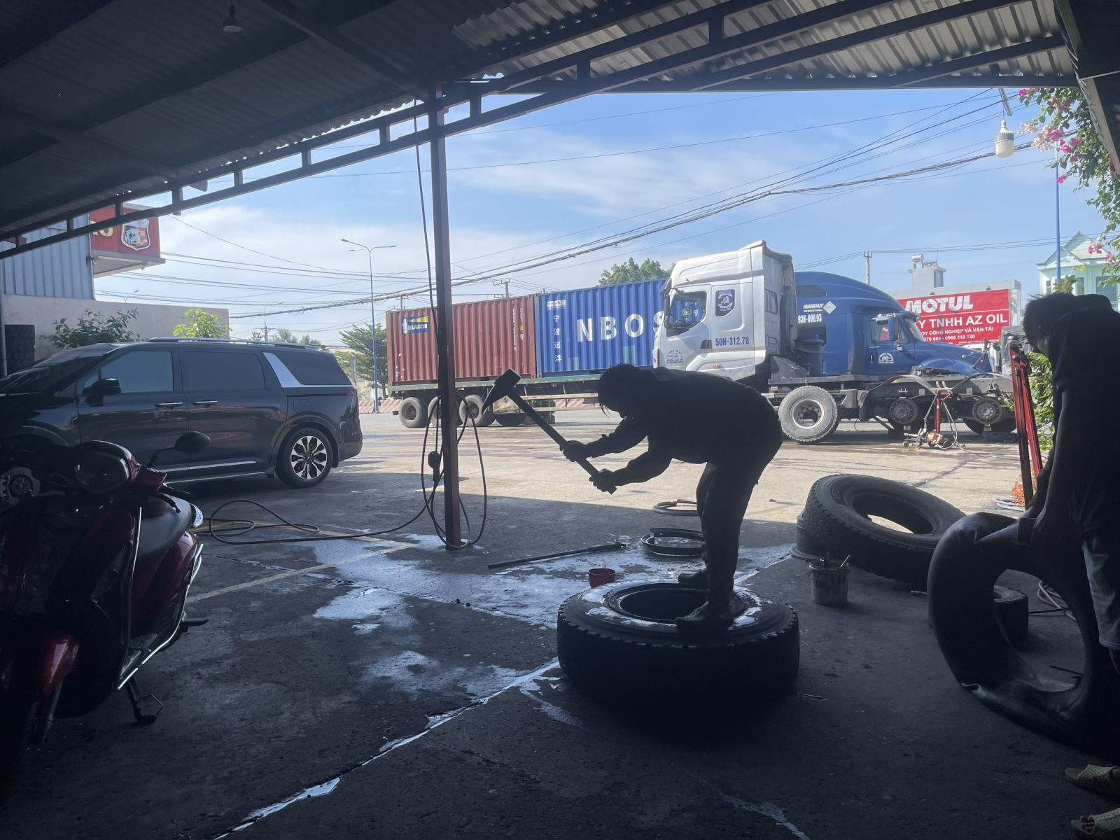 LỐP XE Ô TÔ ĐẦU KÉO LÀ GÌ?  - ĐẠI LÝ CUNG CẤP LỐP XE UY TÍN NHẤT BÌNH DƯƠNG